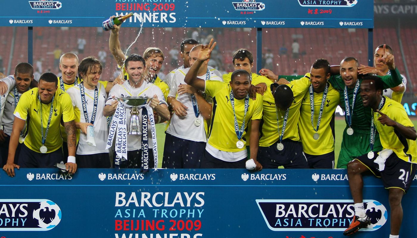 Tottenham Hotspur celebrate winning 2009 PL Asia Trophy